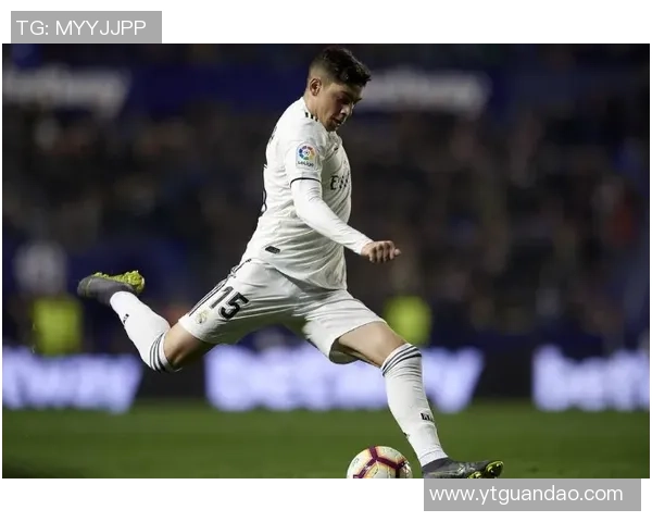 赛罗足球星带领球队崭露头角精彩瞬间揭秘助力荣誉与梦想交织的传奇之路