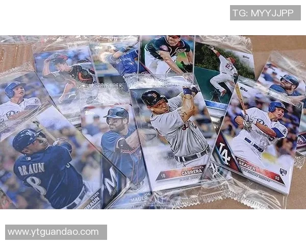 足球卡球星签名收藏热潮分析及其市场价值研究