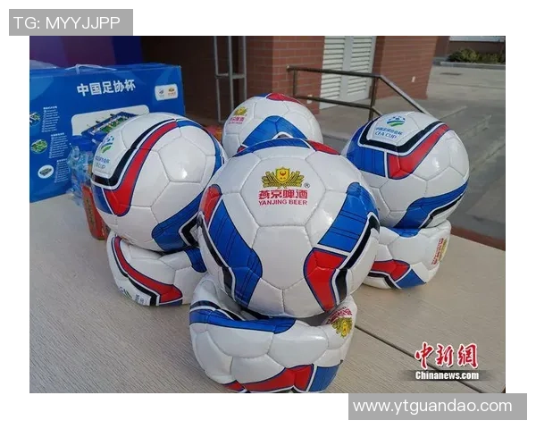 足球校园球星卡助力青少年逐梦绿茵点燃校园体育无限激情