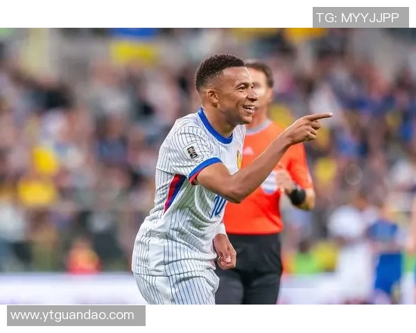 足球界以远距离精准长传闻名的传奇球星是谁